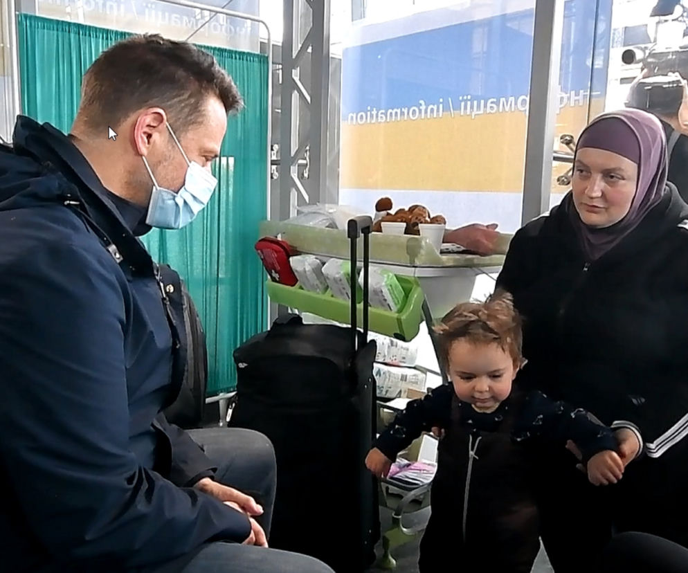 Trzaskowski na na dworcu z uchodźcami z Ukrainy