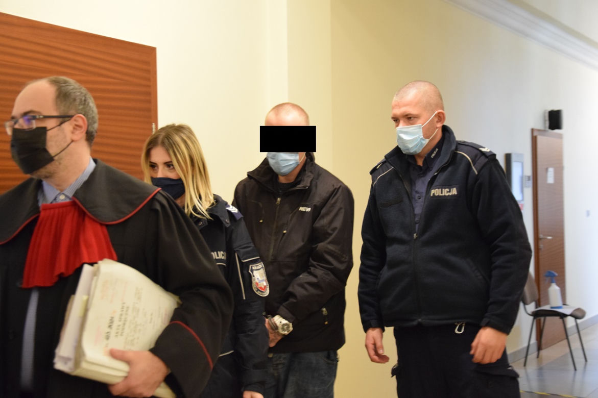 16-latek zgwałcony w opuszczonym internacie w Pustkowie-Osiedlu. Ruszył proces [ZDJĘCIA]