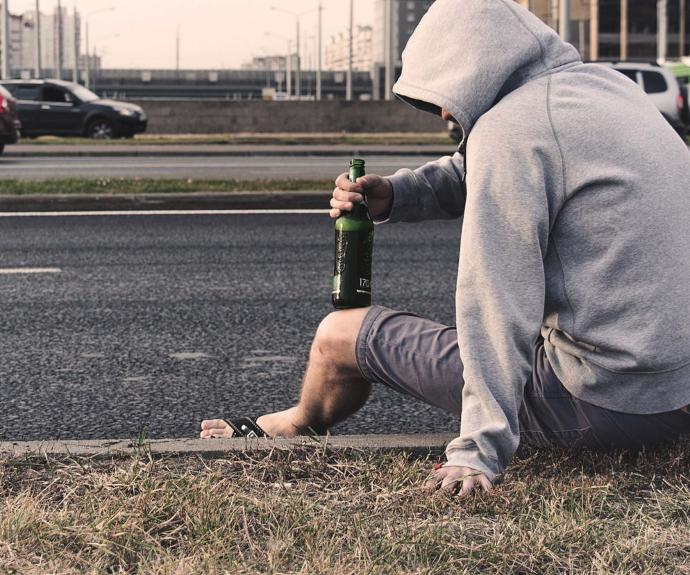 Zamość: ZASNĄŁ na chodniku i trafił DO WIĘZIENIA. Zasłużył sobie?