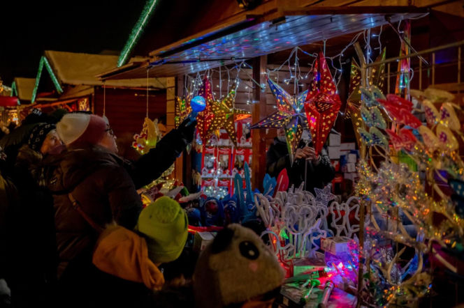 Ruszył świąteczny Jarmark w Bytomiu. Kultowy tramwaj i kaszanka wikinga