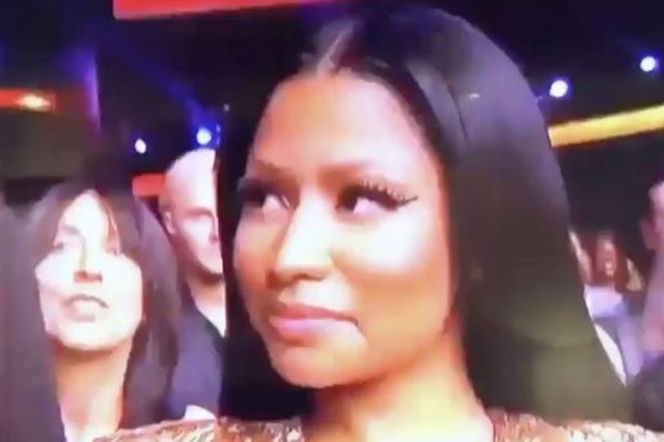 American Music Awards 2015: Jennifer Lopez zatańczyła do hitów roku. Reakcja Nicki Minaj bezcenna. VIDEO!
