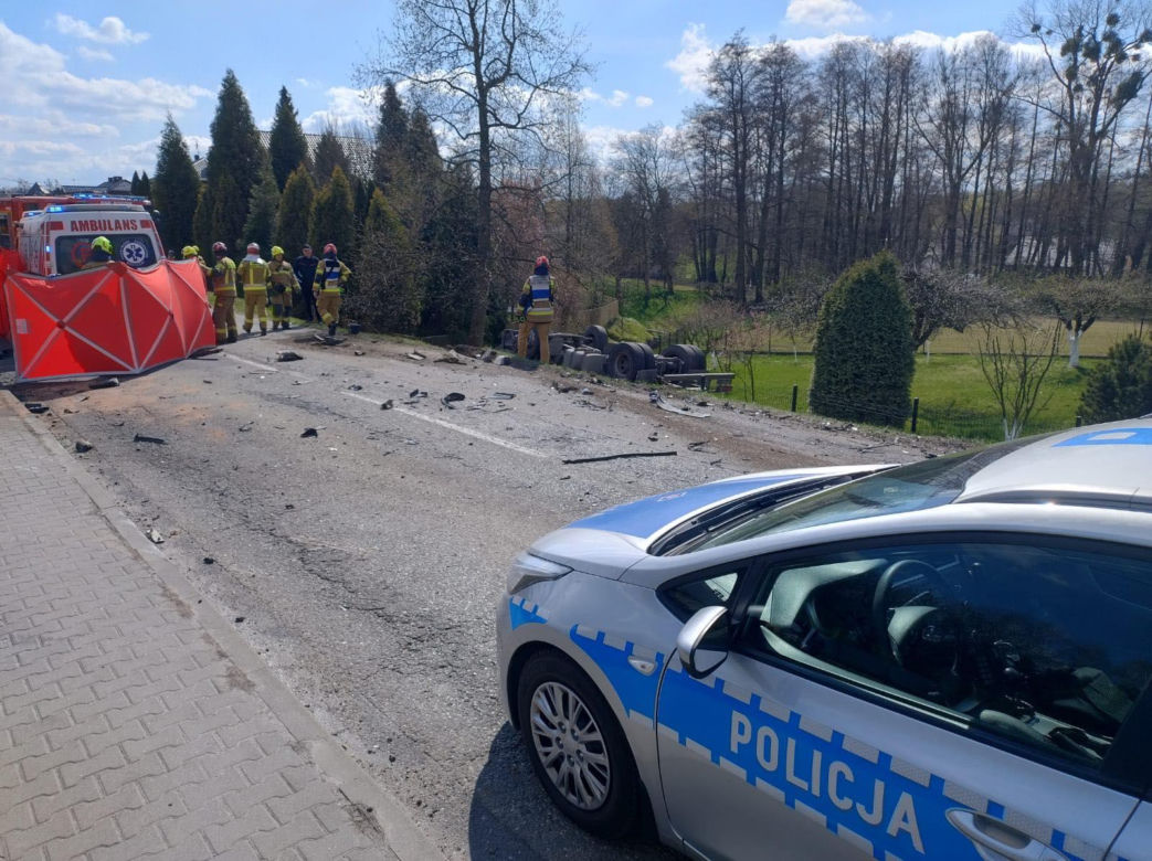 Wypadek w Rogowie.Nie żyje kierowca osobówki