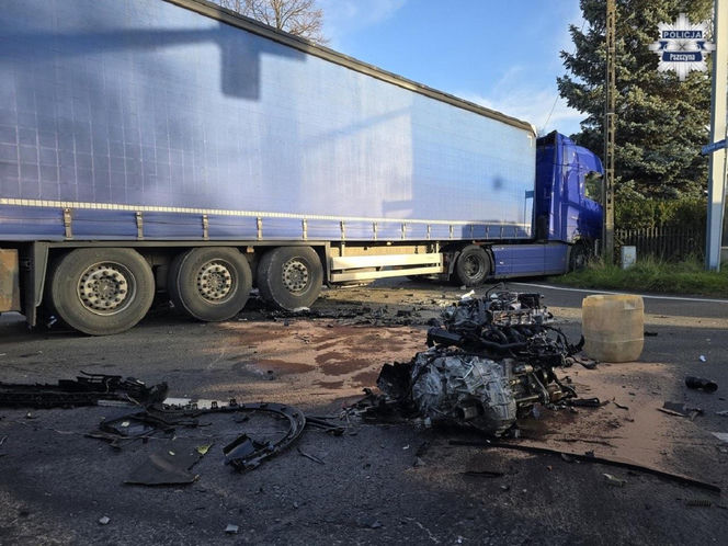 Dramatyczne sceny na DK1 w Pszczynie! 26-letni kierowca w szpitalu po zderzeniu z tirem