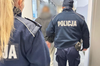 Ukrywał się w kanapie! Zamiast w szkole 15-latek przebywał w pojemniku na pościel