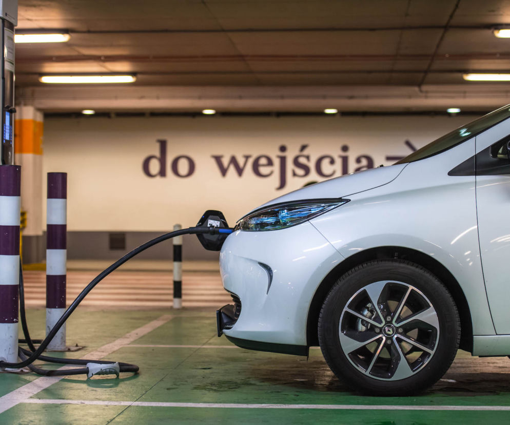 Ładowanie auta elektrycznego