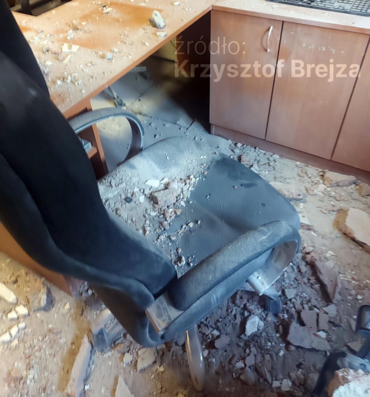 Zdjęcia z Komendy Głównej Policji po wystrzale z granatnika