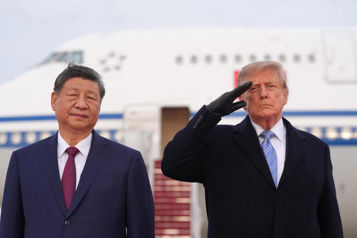 Przywódca Chin przyleciał do USA. Też przeszedł po czerwonym dywanie