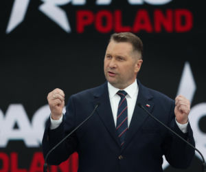 Przemysław Czarnek był królem parkietu we włoskim hotelu. Tam poznał piękną małżonkę [ZDJĘCIA]