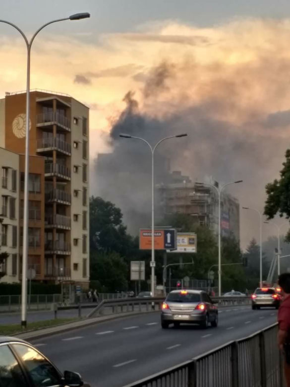 Pożar bloku w Warszawie