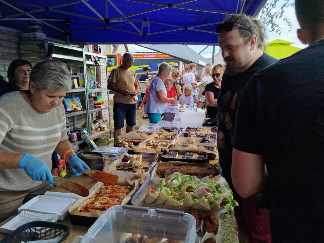 W konkursie na najlepsze pierogi w powiecie Siedleckim w 2025 roku zwyciężył męski zespół KGW „Sami Swoi” z Kotunia! 
