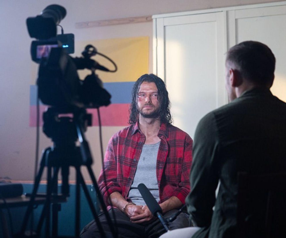 Milczący więzień reaguje dopiero na zdjęcie Janka w telefonie