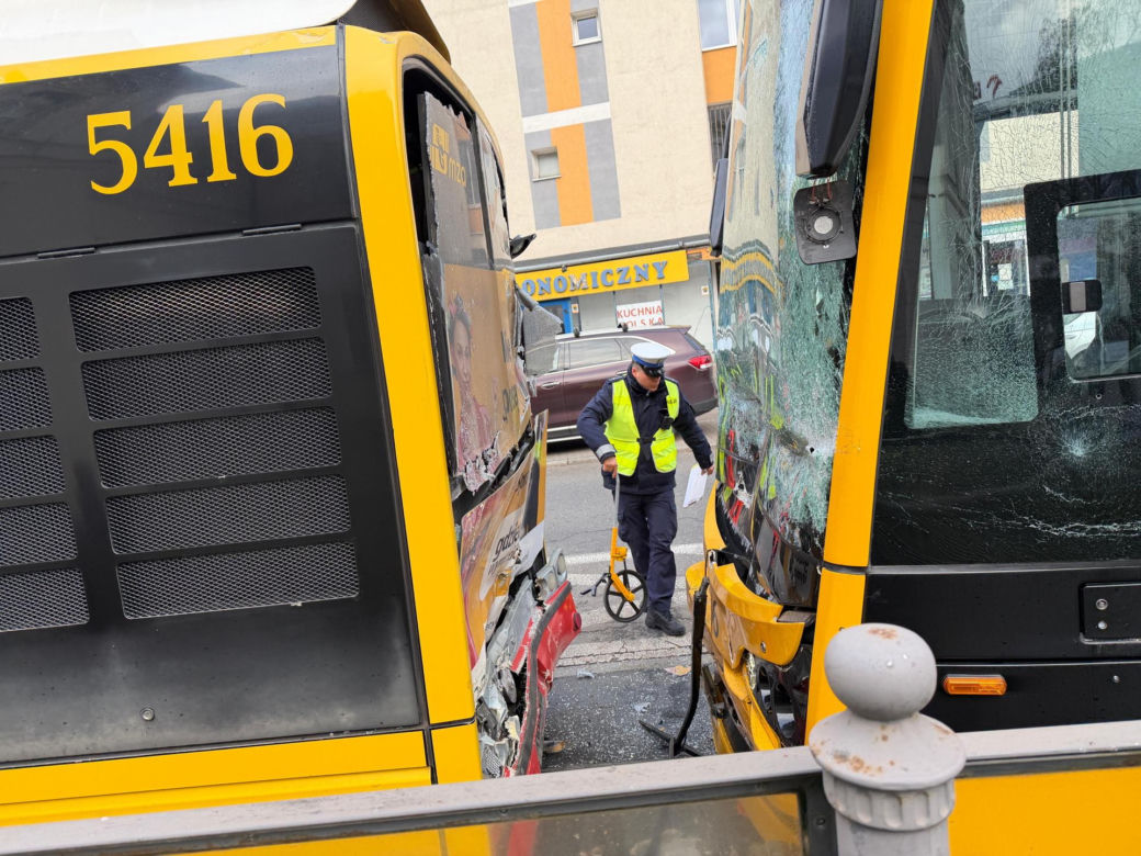 Zderzenie tramwajów i autobusu w Warszawie 18.11.2025