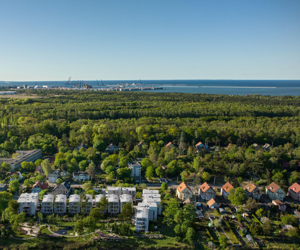 Panorama Trójmiasta z widokiem na lasy i morze. O ekspansji dewelopera ATAL przeczytasz na Muratordom.