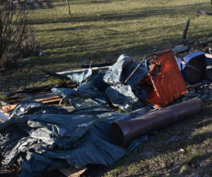  Mieszkańcy osiedla gdzie doszło do morderstwa trójki dzieci boja się o swoje życie. Morderca ich nawiedza.