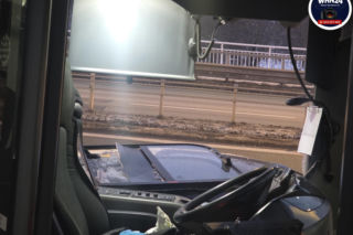 Wypadek na Trasie Łazienkowskiej. Autobus i trzy auta rozbite