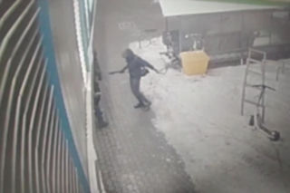 Brutalny atak na Targówku. Ranili 16-latka maczetą! Wstrząsające nagranie!