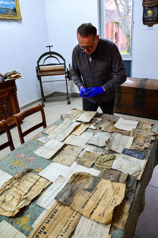 Dokumenty przeleżały na strychu prawie 100 lat