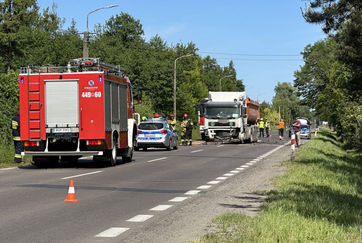 Śmiertelny wypadek pod Grodziskiem Mazowieckim. Jedna osoba zginęła, walczą o życie 12-letniego dziecka