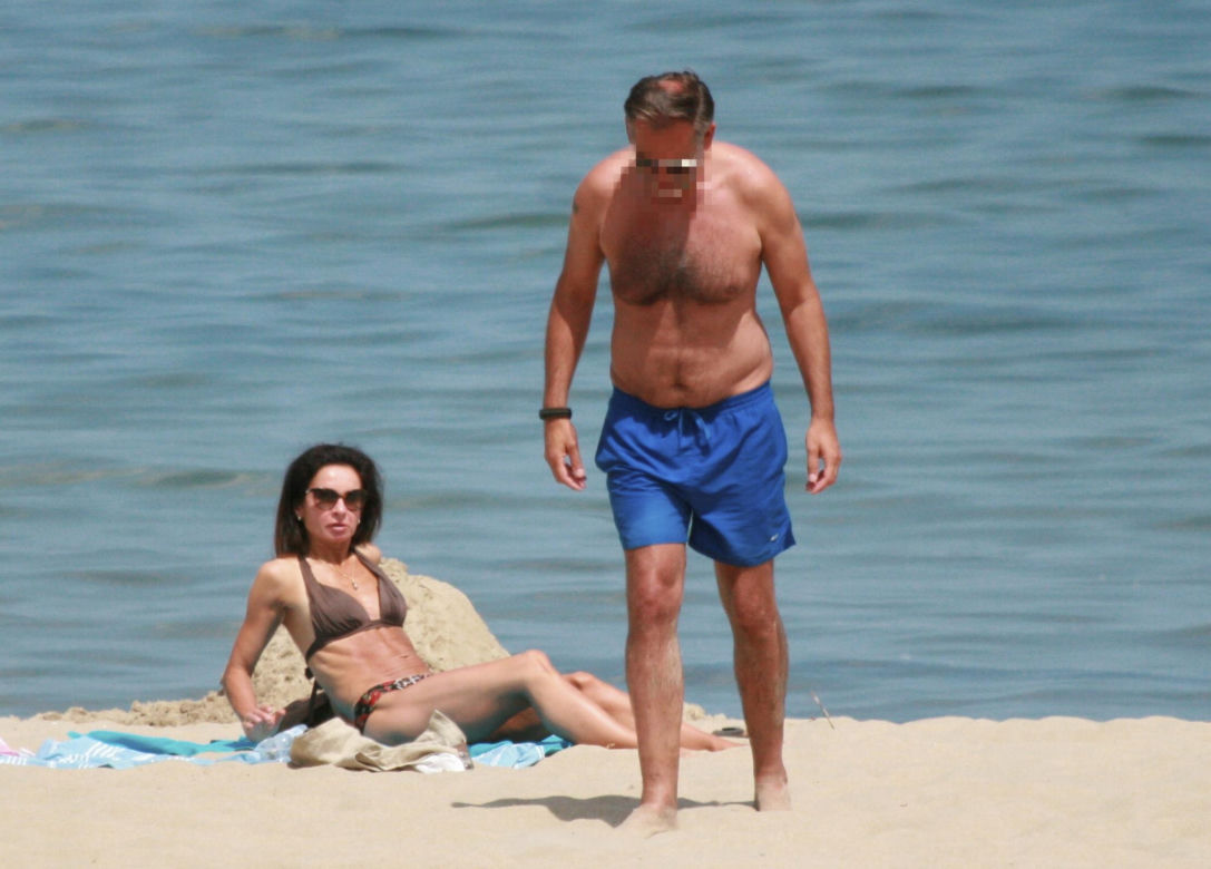 Marta Kaczyńska z mężem na plaży