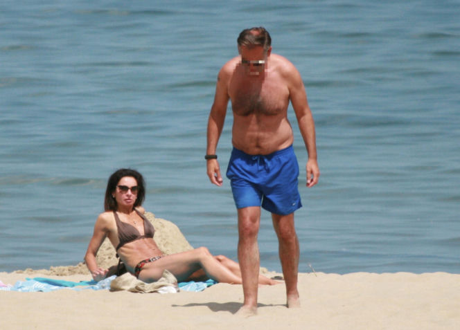Marta Kaczyńska z mężem na plaży