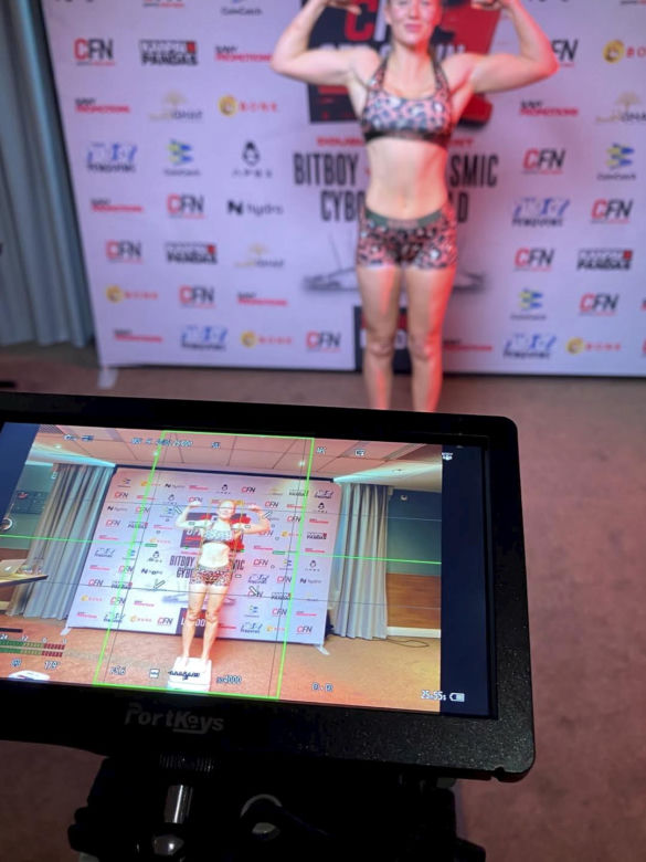 Piękna brytyjska modelka gwiazdą ringów! 