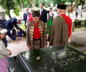 Ceremonia skromna, przy dźwiękach góralskiej muzyki
