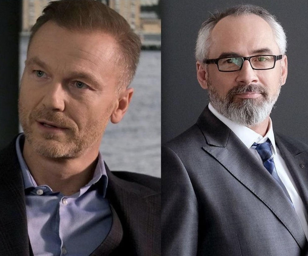 Portret dwóch mężczyzn prawników, aktora Jacka Kopczyńskiego (Adam Werner) z rudą brodą, w niebieskiej koszuli i marynarce, oraz aktora Krystiana Wieczorka (Andrzej Budzyński) w garniturze i krawacie. Więcej o ich wspólnej kancelarii przeczytasz na Super Seriale.