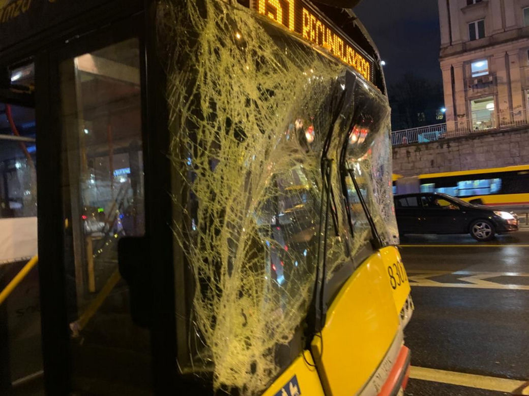 Zderzenie dwóch autobusów na Trasie Łazienkowskiej 