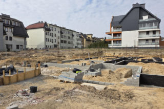 18 rodzin zyska własny kąt. Oborniki Śląskie rozpoczęły budowę mieszkań społecznych [POSŁUCHAJ]