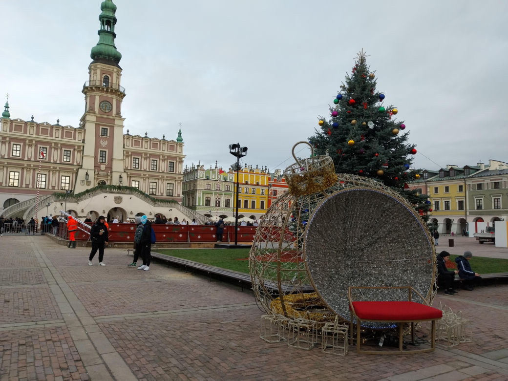 Dekoracje świąteczne na Rynku Wielkim w Zamościu