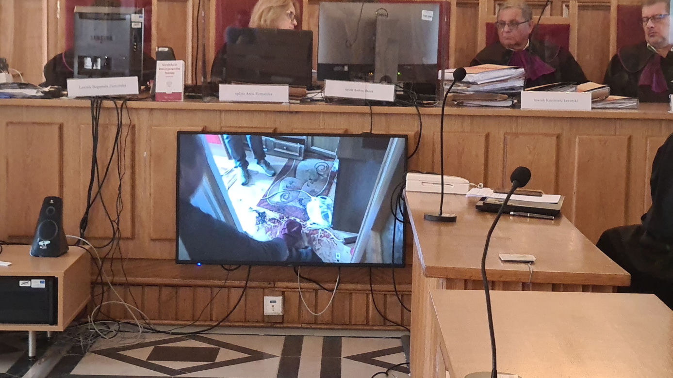 Nowa Sarzyna. Przemysław S., który zabił sąsiadkę stanął przed sądem [GALERIA]