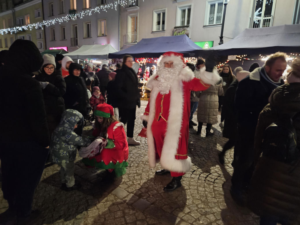 Jarmark Świąteczny w Biskupcu. Na scenie wystąpił zespół Arka Noego [ZDJĘCIA]