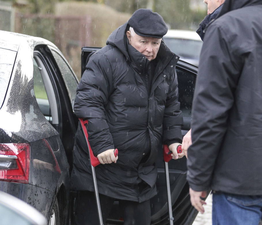 Jarosław Kaczyński wrócił ze szpitala do domu