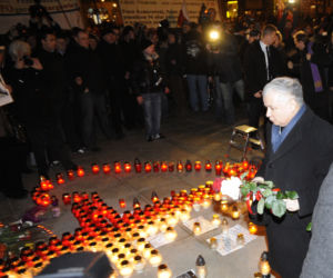 Jarosław Kaczyński przed Pałacem Prezydenckim Marsz Pamięci