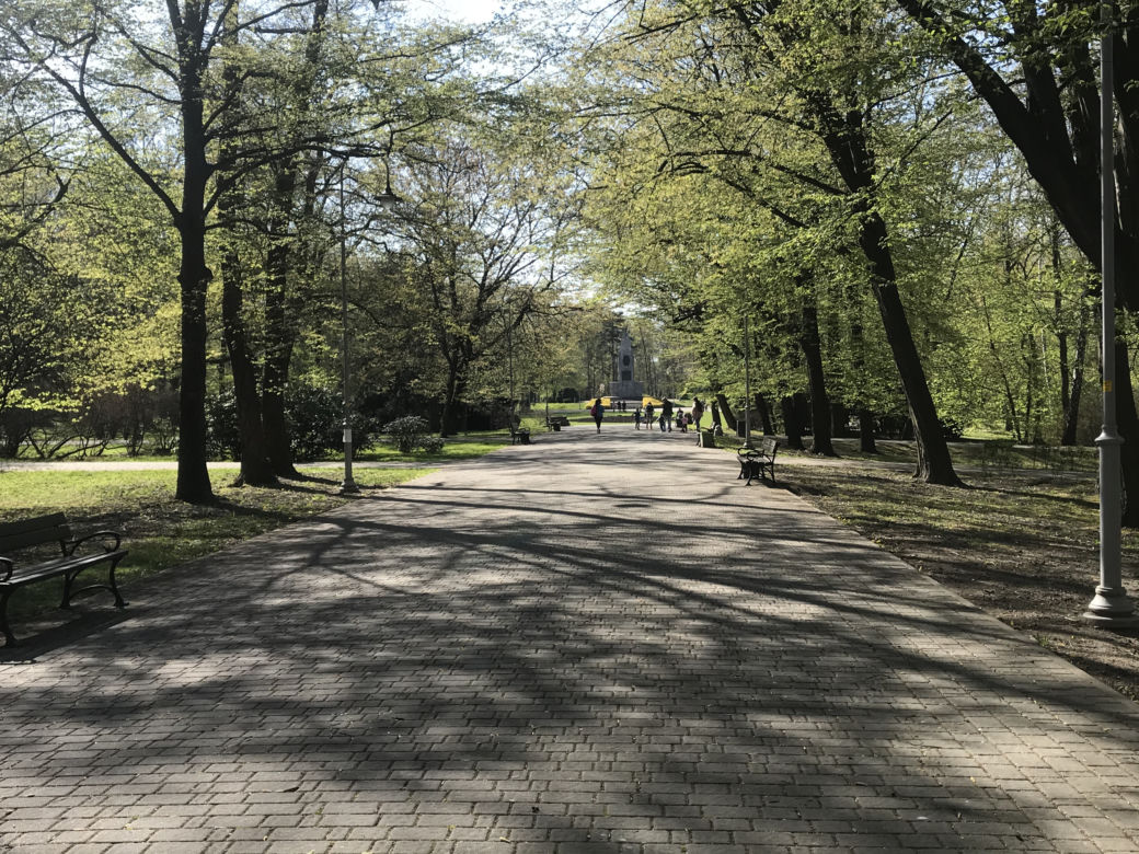 Katowice: Tłumy w Parku Kościuszki. Mieszkańcy ruszyli na spacery