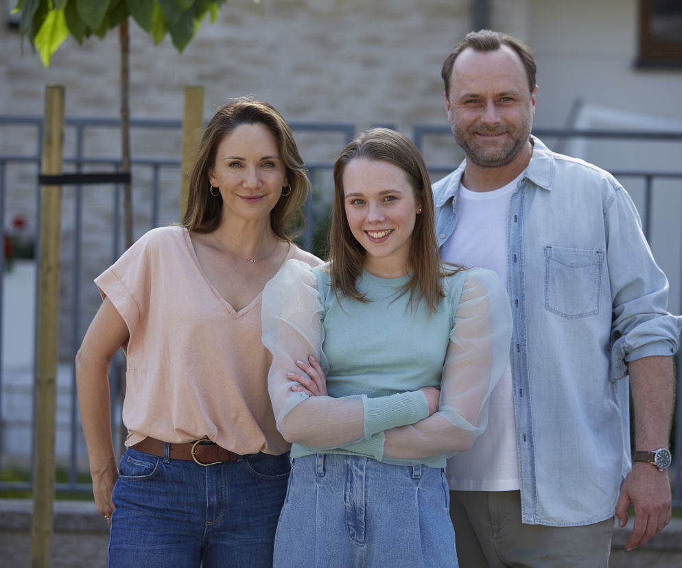 Osaczony sezon 1: Michał (Marek Lichota),  żona Michała (Ilona Ostrowska), córka Michała (Małgorzata Sadowska)
