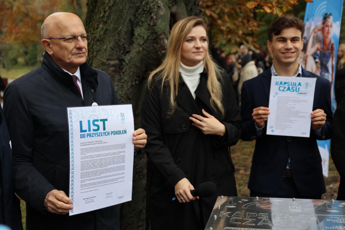 Uroczyste odsłonięcie tablicy al. Europejskiej Stolicy Młodzieży Lublin 2023 i zakopanie kapsuły czasu w Parku Ludowym