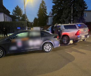 Zakazy, alkohol, poszukiwani. Kto tak naprawdę wozi nas po Warszawie?