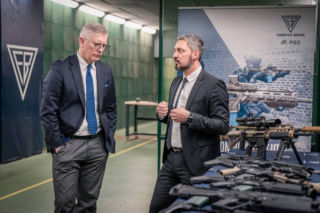 Dwie delegacje w Fabryce Broni „Łucznik”. MON i BBN mówią o ważnych rozmowach