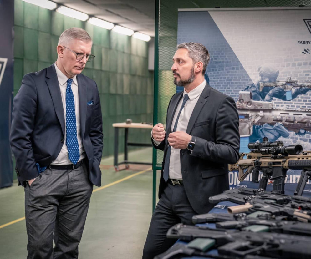 Dwie delegacje w Fabryce Broni „Łucznik”. MON i BBN mówią o ważnych rozmowach