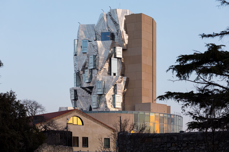 Luma Tower w Arles: nowa realizacja Franka Gehry'ego