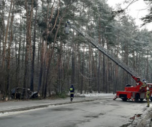 Potworny wypadek w Otwocku. Auto doszczętnie spłonęło 