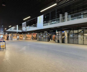 Pracownicy korzystają z prywatnych grzejników, a podróżującym - przyda się sporo cierpliwości