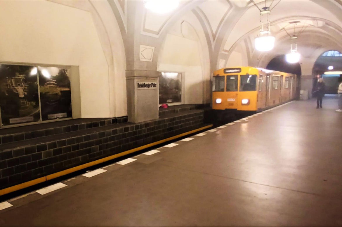 Stacja U-Bahn Heidelberger Platz w Berlinie