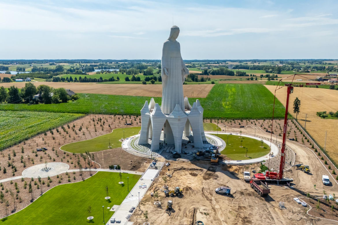 Budowa pomnika Matki Boskiej w Konotopiu