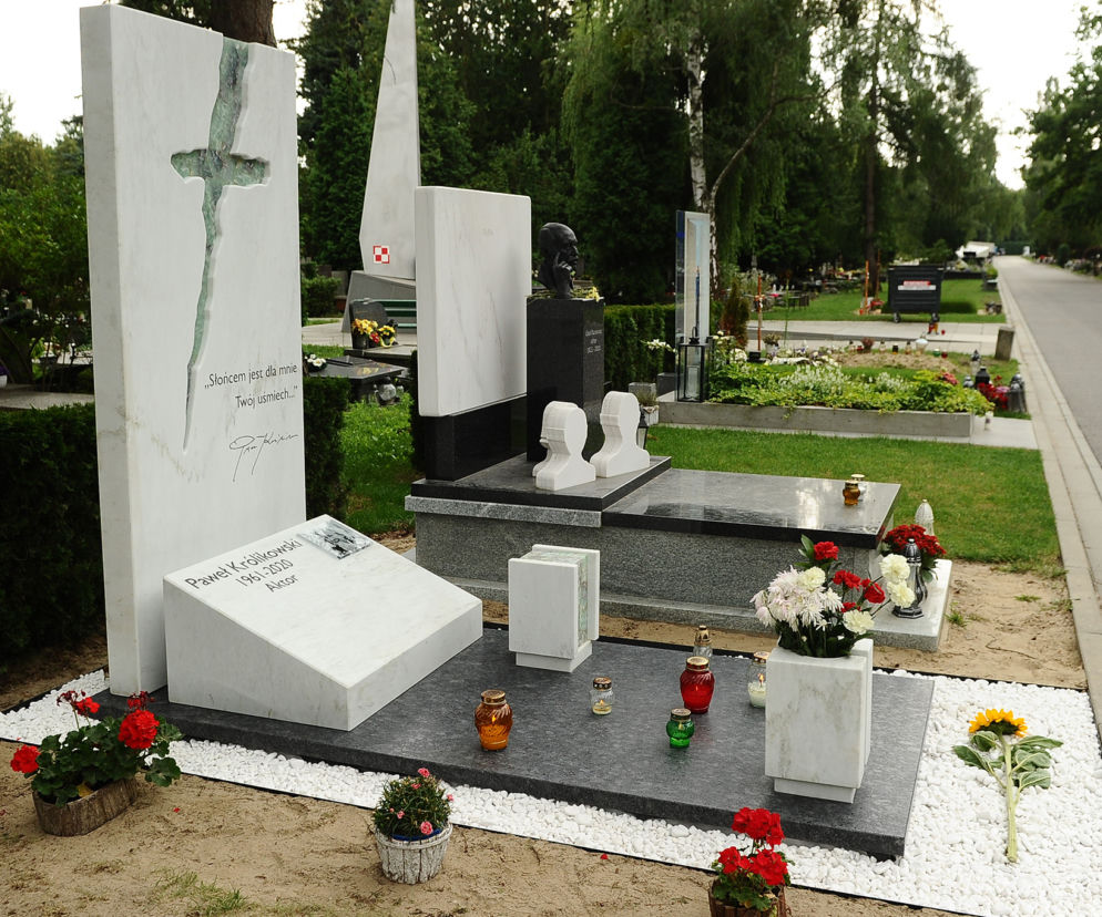 Nowy szczegół na grobie Królikowskiego