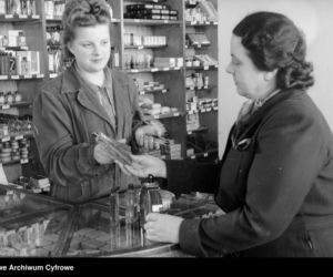 Sklep wielobranżowy Powszechny Dom Towarowy