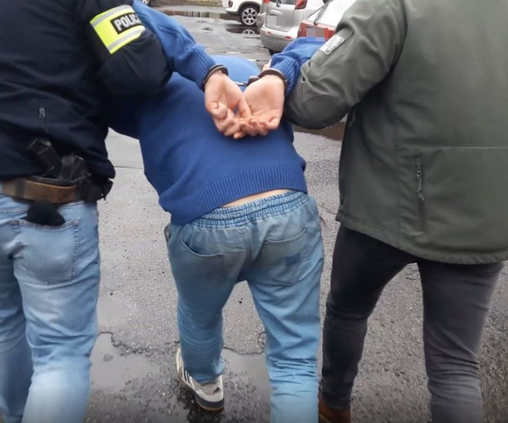Nastolatkom grupa mężczyzn ukradła...firmową czapkę