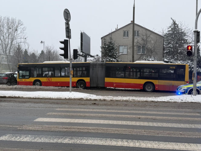 Wypadek autobusu miejskiego w Markach. Są ranni