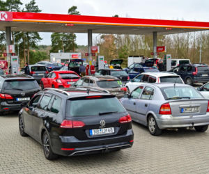 Kolejki niemieckich aut na przygranicznych stacjach paliw
